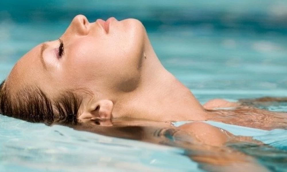 Ωτίτιδα: Τι να κάνετε για να μην σας χαλάσει τις διακοπές